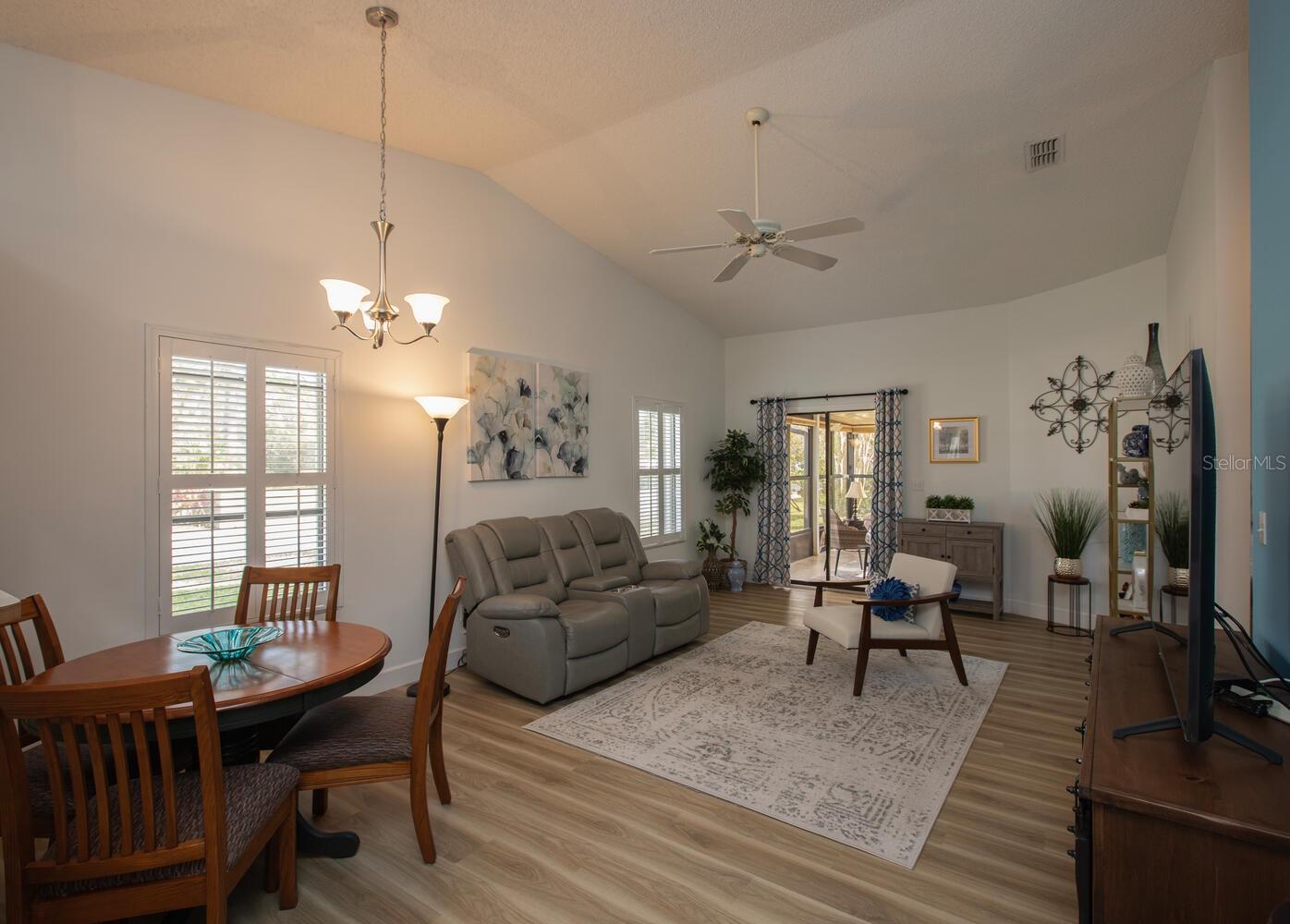 848 PINE SHORES CIRCLE