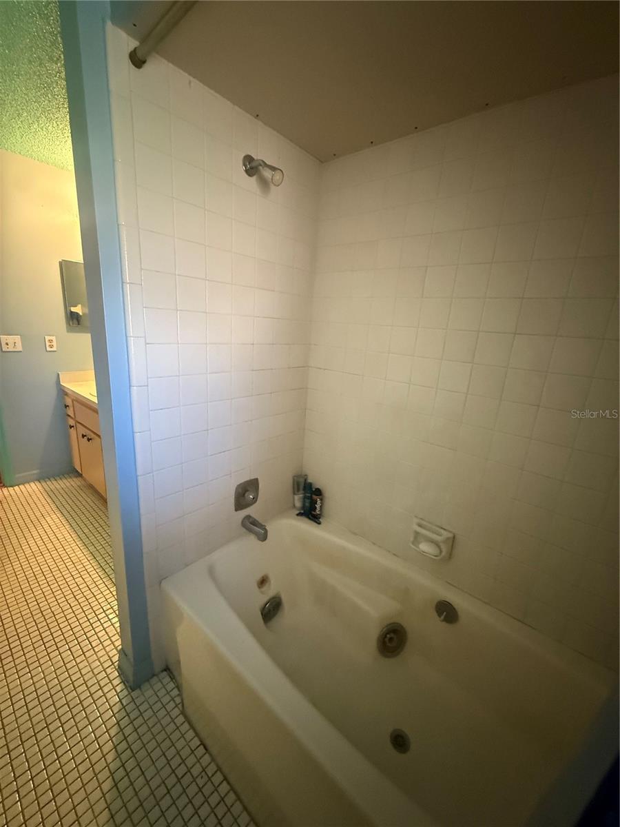 ISLAND CLUB AT ROSEMONT CONDO - Residential