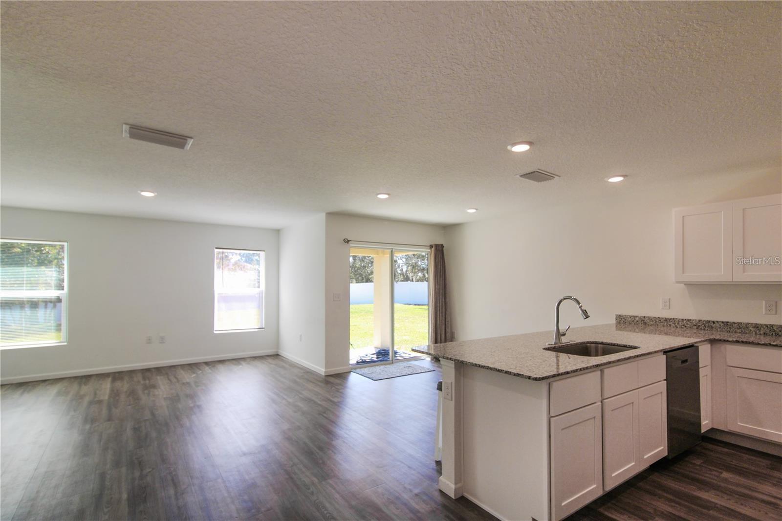 CITRUS SPGS UNIT 03 - Residential Lease