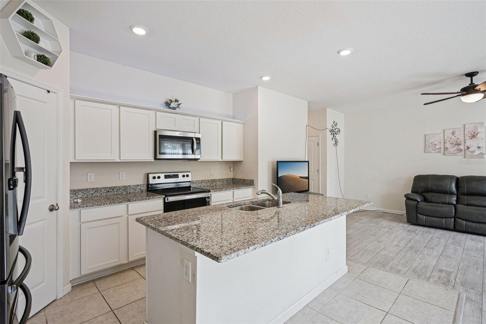 LINCOLN OAKS - Residential