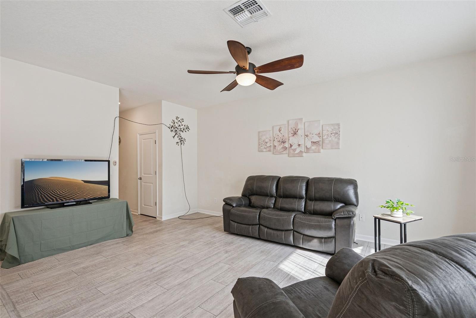 LINCOLN OAKS - Residential