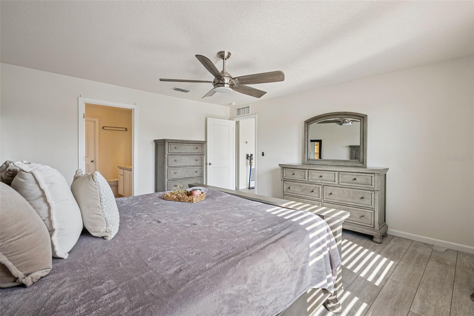 LINCOLN OAKS - Residential