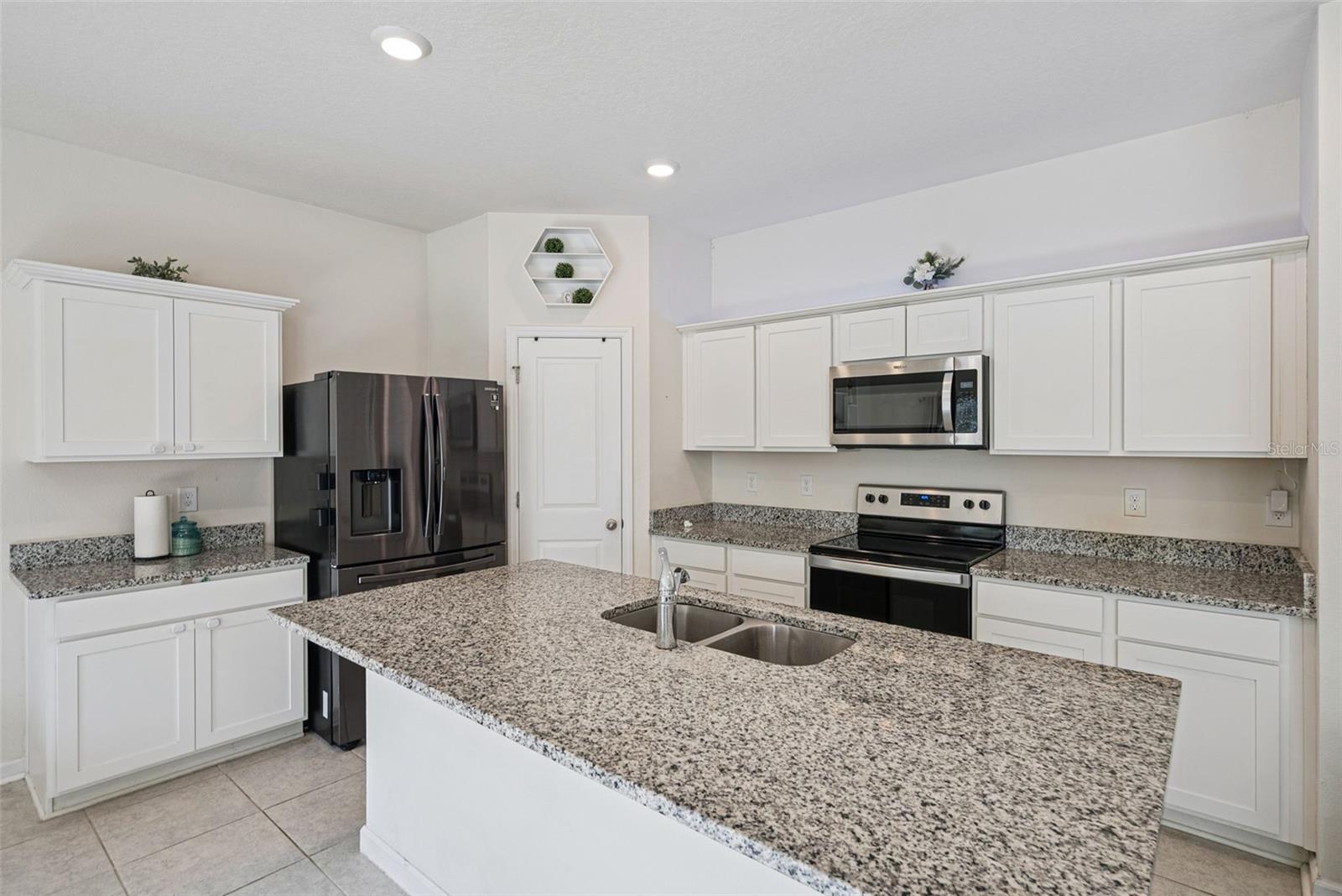 LINCOLN OAKS - Residential