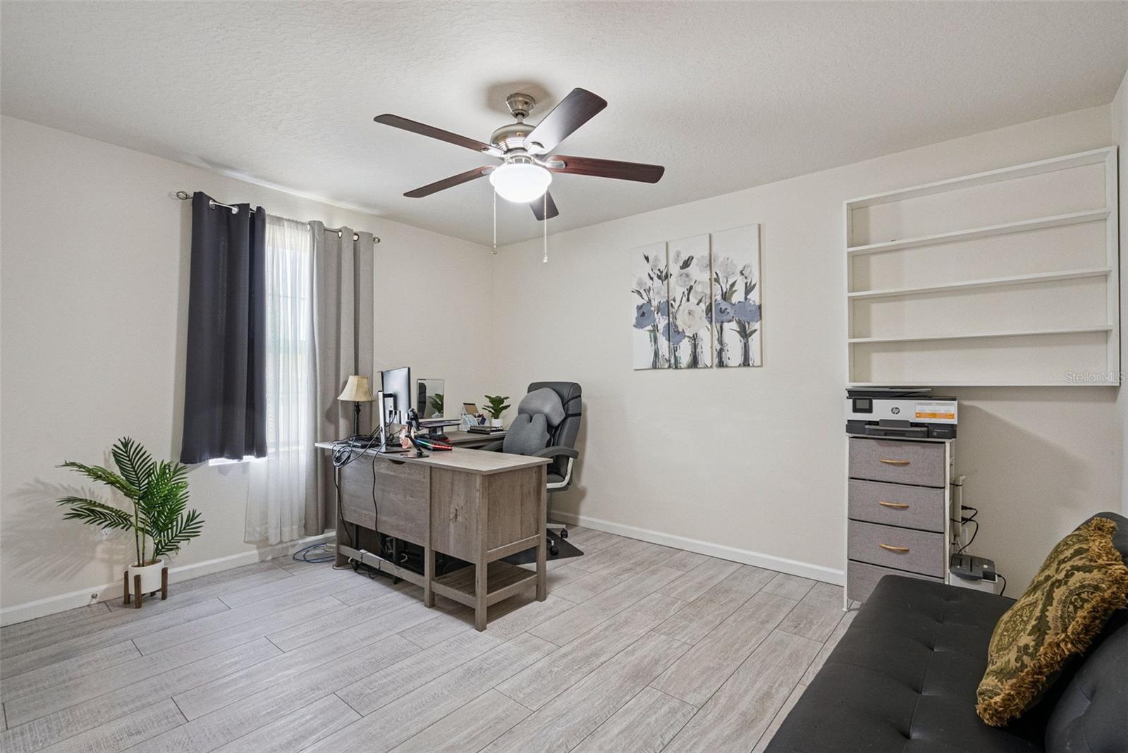 LINCOLN OAKS - Residential