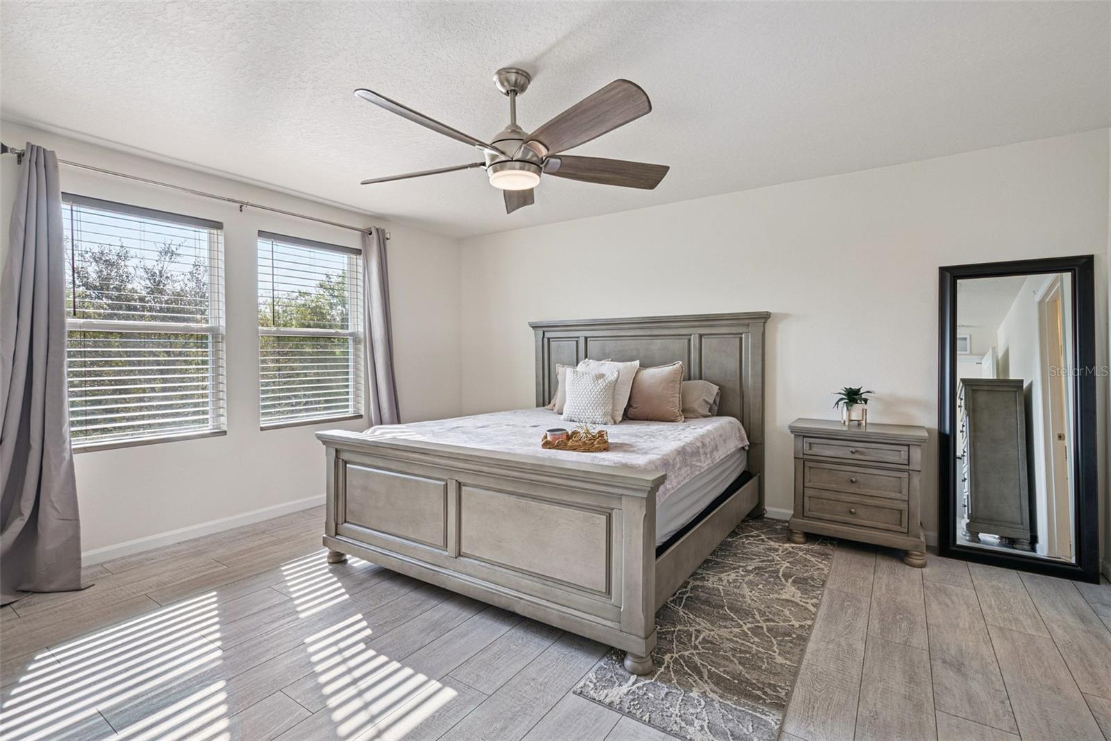 LINCOLN OAKS - Residential