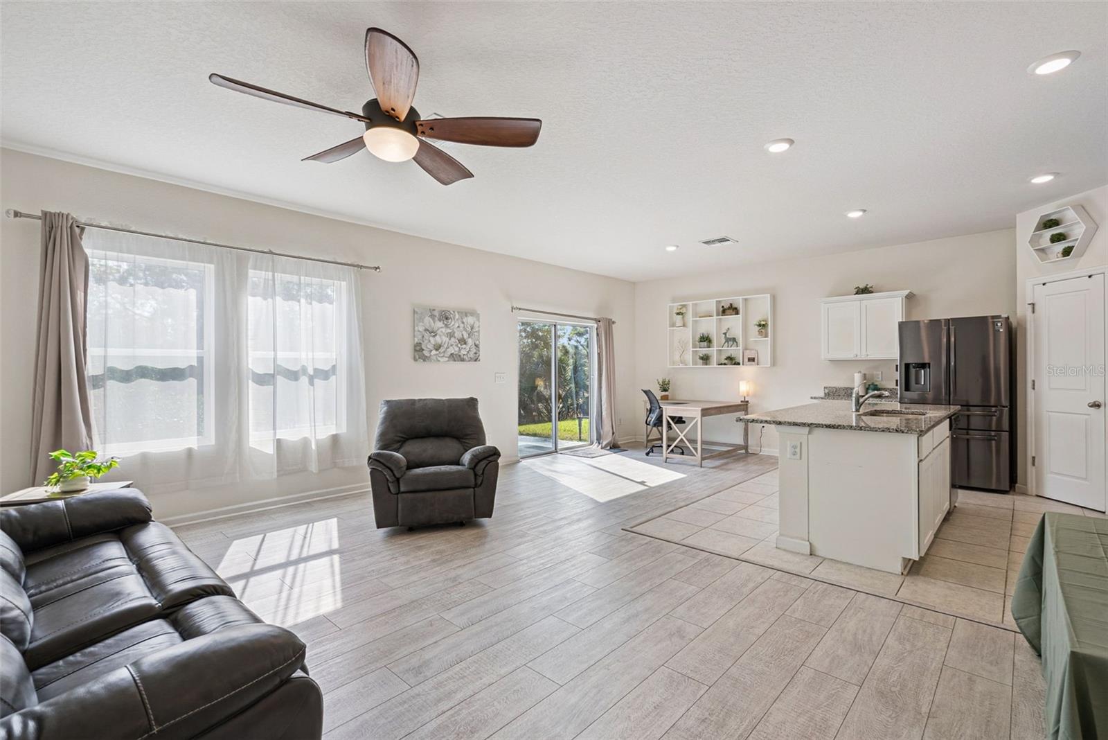 LINCOLN OAKS - Residential