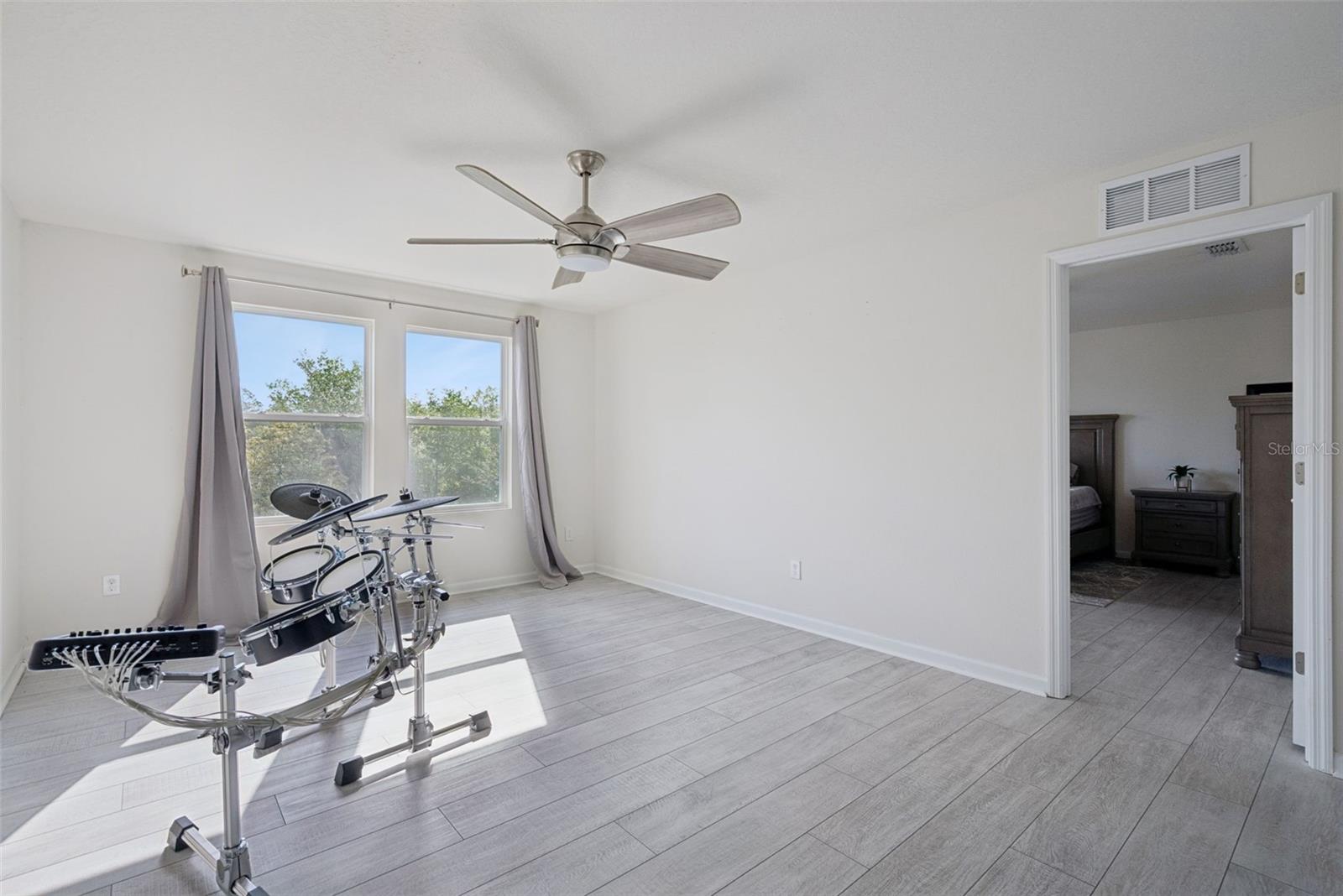 LINCOLN OAKS - Residential