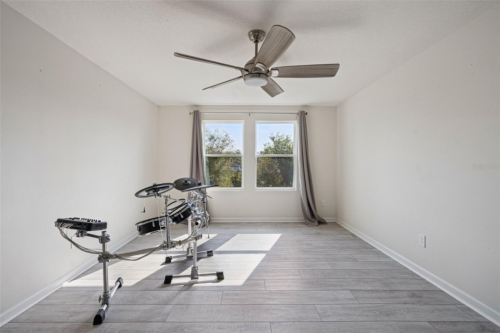 LINCOLN OAKS - Residential