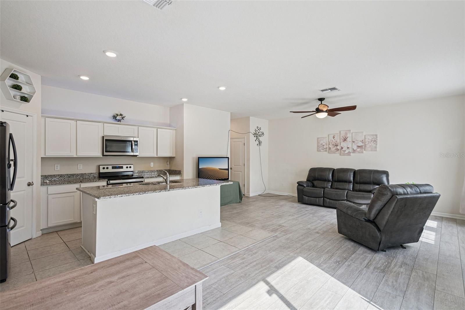 LINCOLN OAKS - Residential