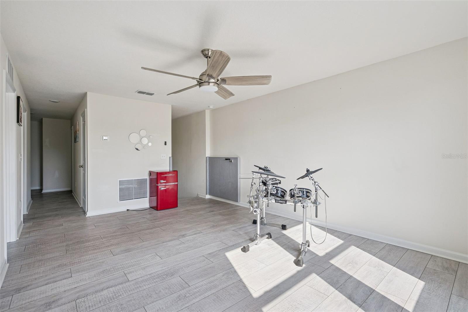 LINCOLN OAKS - Residential