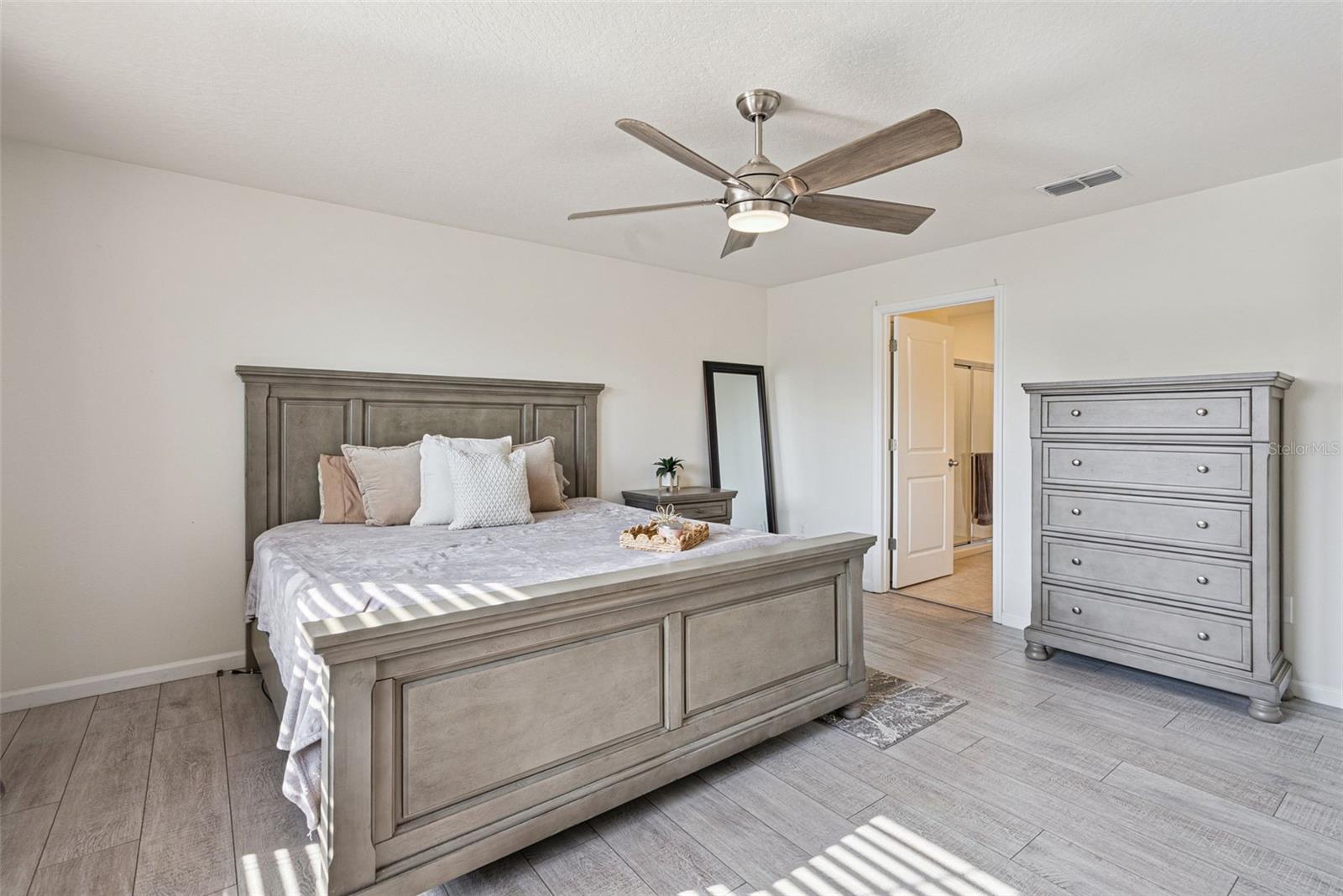 LINCOLN OAKS - Residential