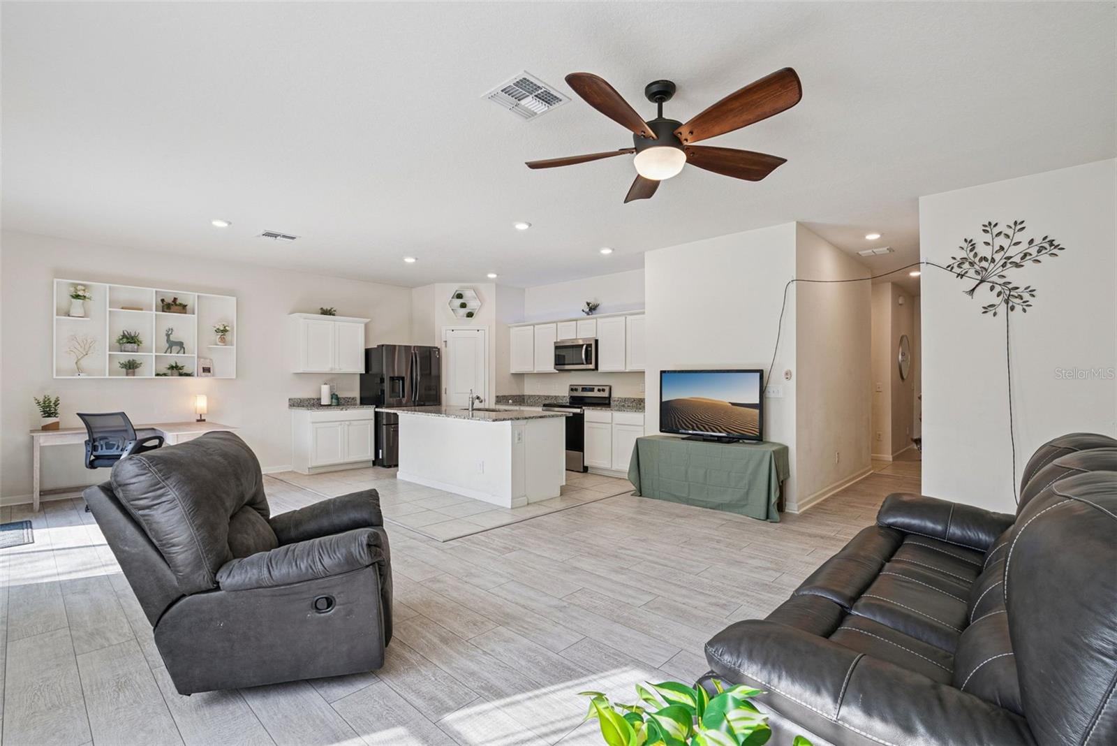 LINCOLN OAKS - Residential