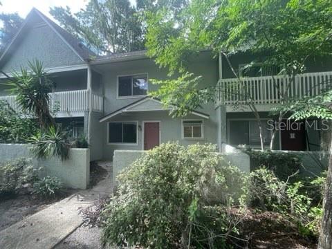 Discover this updated and charming townhouse ideally located just minutes from UF, shopping, dining, entertainment, and with convenient access to I-75.
Step inside to brand new vinyl wood flooring throughout the entire home. The open living and dining area features sliding glass doors that lead to a covered patio—perfect for relaxing or entertaining.
The kitchen offers ample counter space, a brand new oven, and a bright window that fills the space with natural sunlight.
Enjoy a smart layout with one bedroom downstairs and two bedrooms upstairs. The utility closet includes washer and dryer connections for added convenience.
Retreat to the master bedroom, which boasts its own private balcony through sliding glass doors. All bathrooms have been beautifully updated with brand new vanities and mirrors.
Pets of non-aggressive breeds are welcome with a monthly per-pet fee of $30.