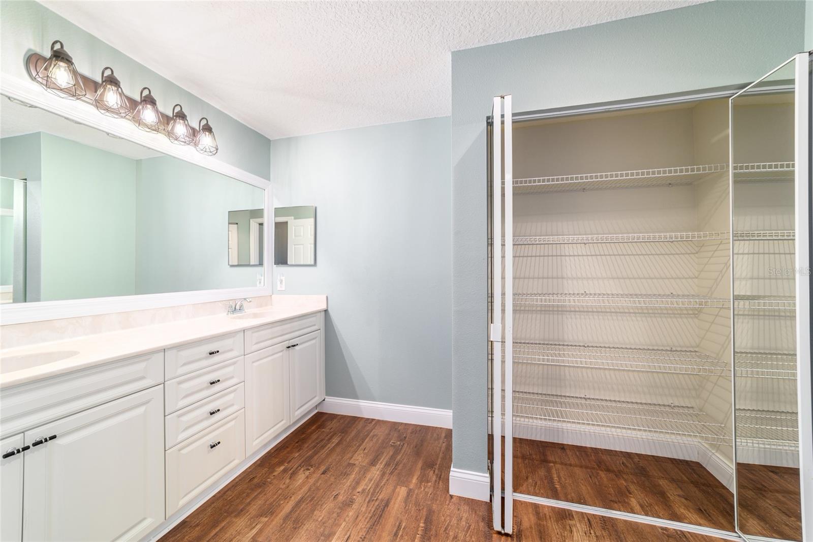 LAKESIDE LANDINGS - Residential