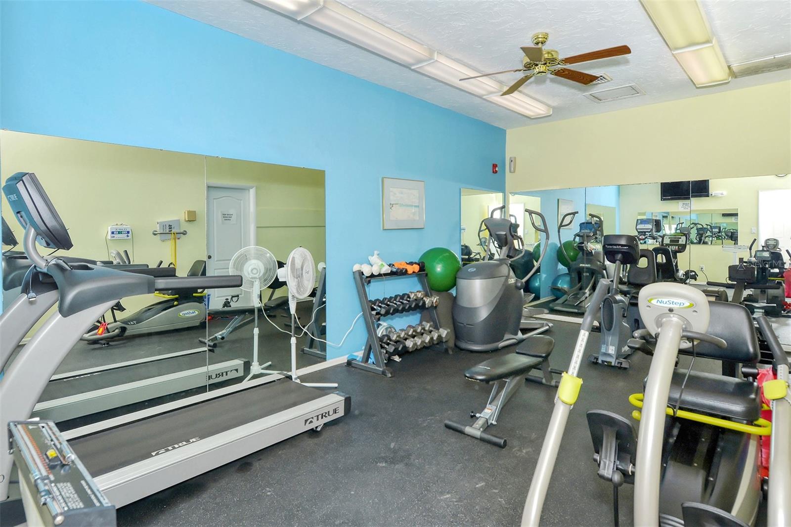 SIESTA HARBOR I - Residential