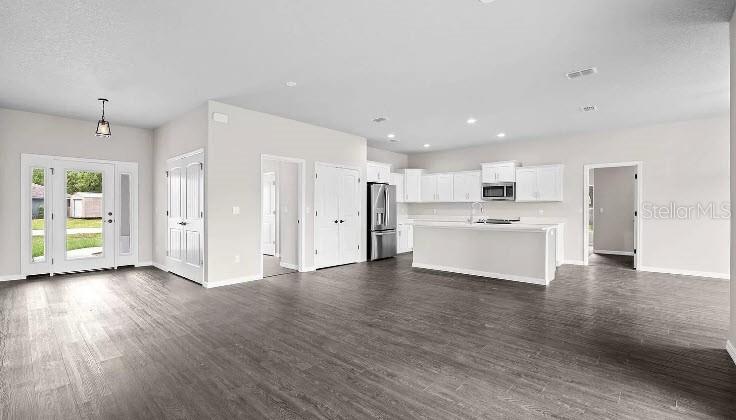 407 PALM DRIVE