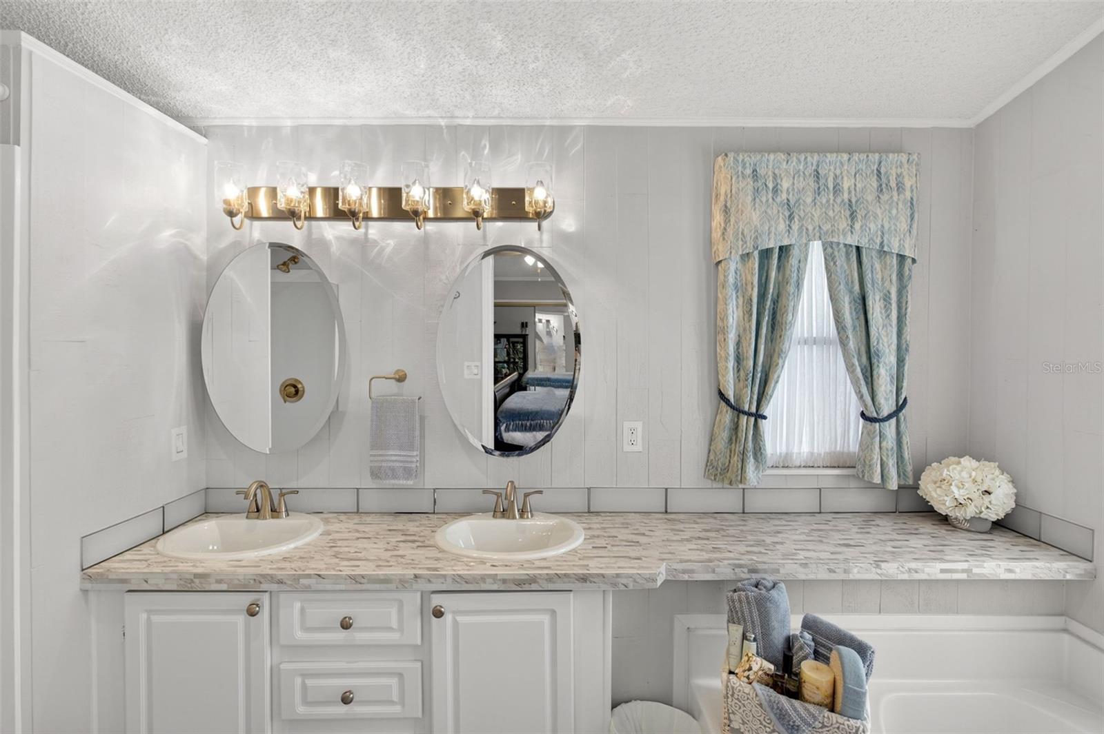 LA CASA MHP CO-OP - Residential