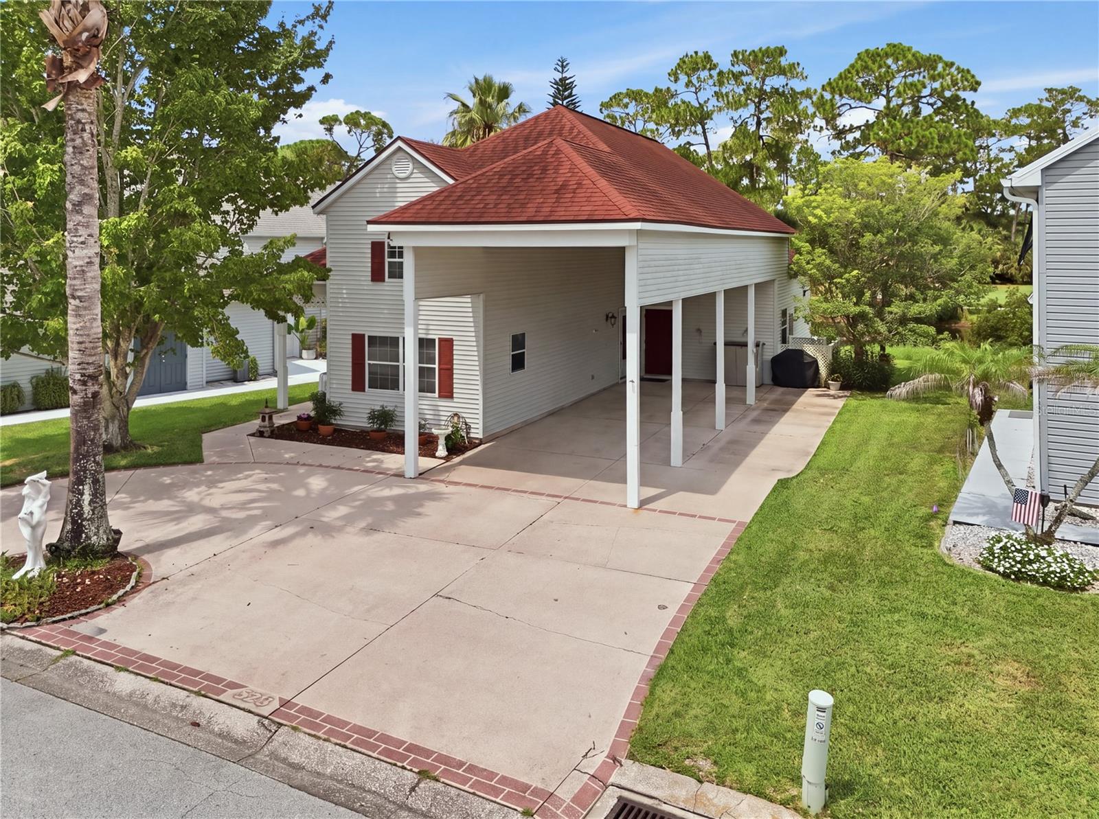 523 FAIRWAYS DRIVE 523