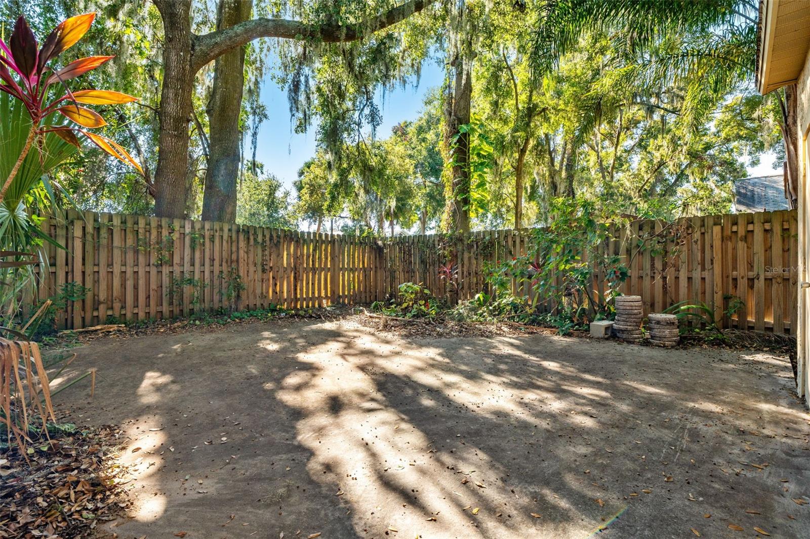 EDGEWATER OAKS - Residential