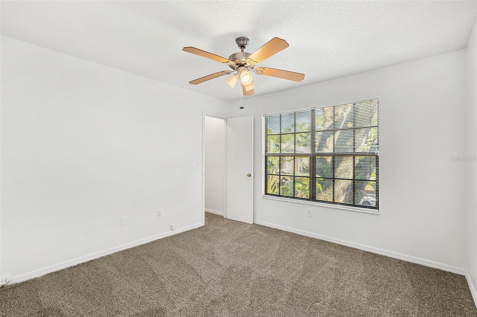 EDGEWATER OAKS - Residential