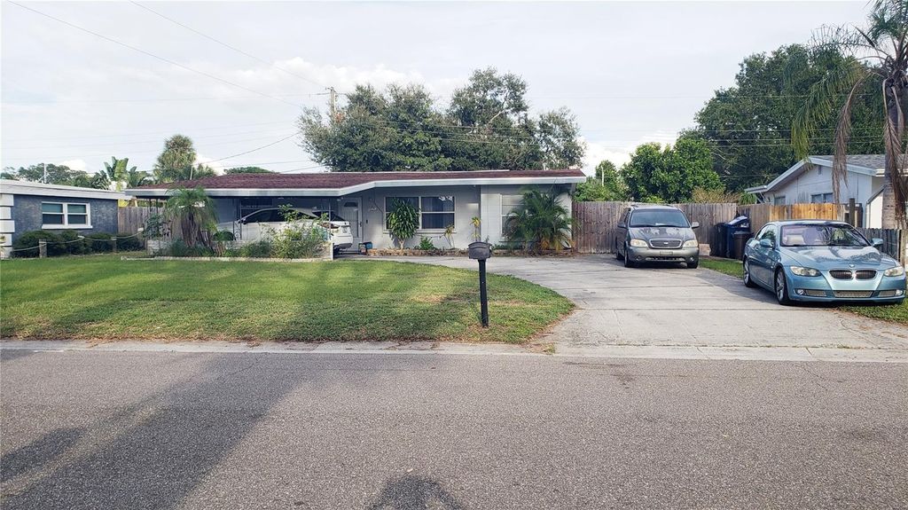 Photo of 5815 24th Street W, Bradenton, FL 34207 (MLS # A4665912)