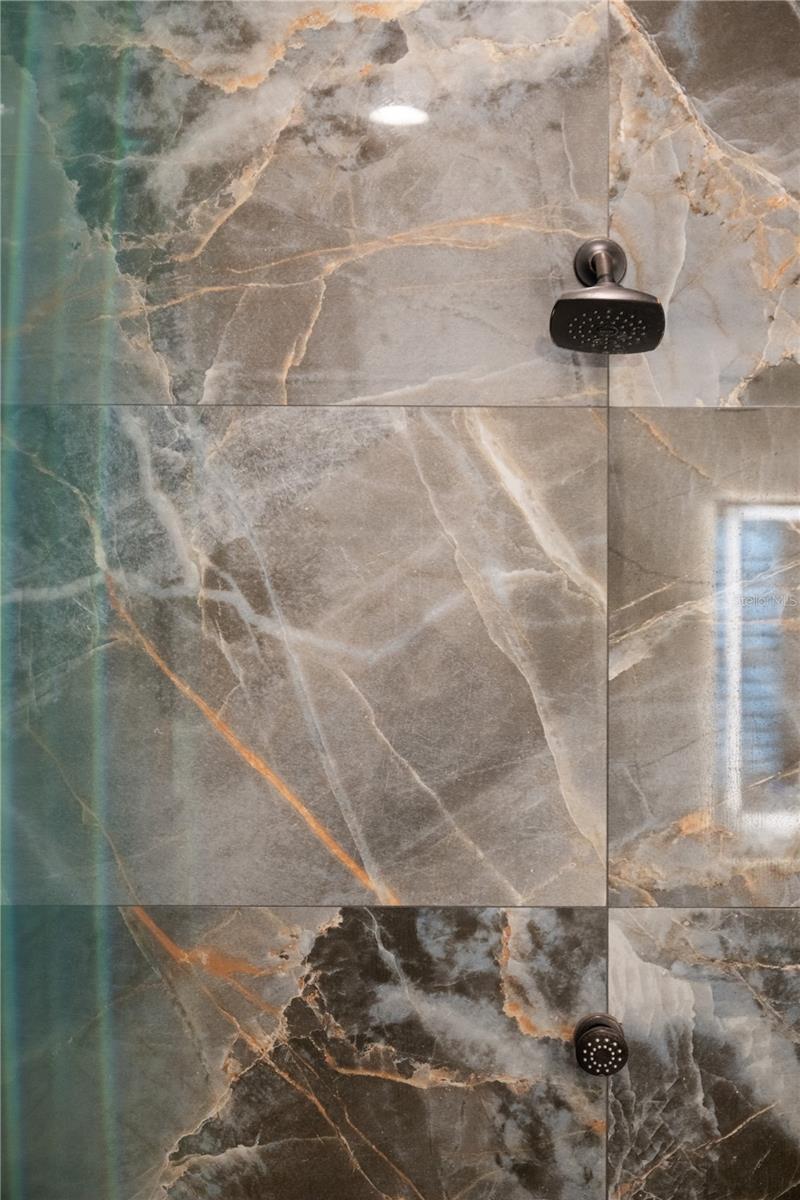 KEENES POINTE - Residential