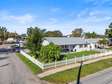 A home in AUBURNDALE