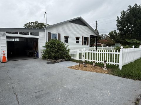 A home in AUBURNDALE