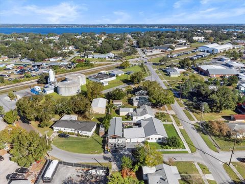 A home in AUBURNDALE