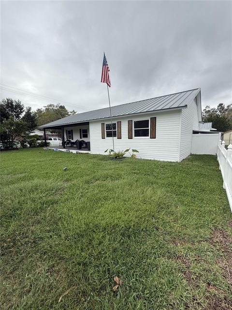 A home in AUBURNDALE