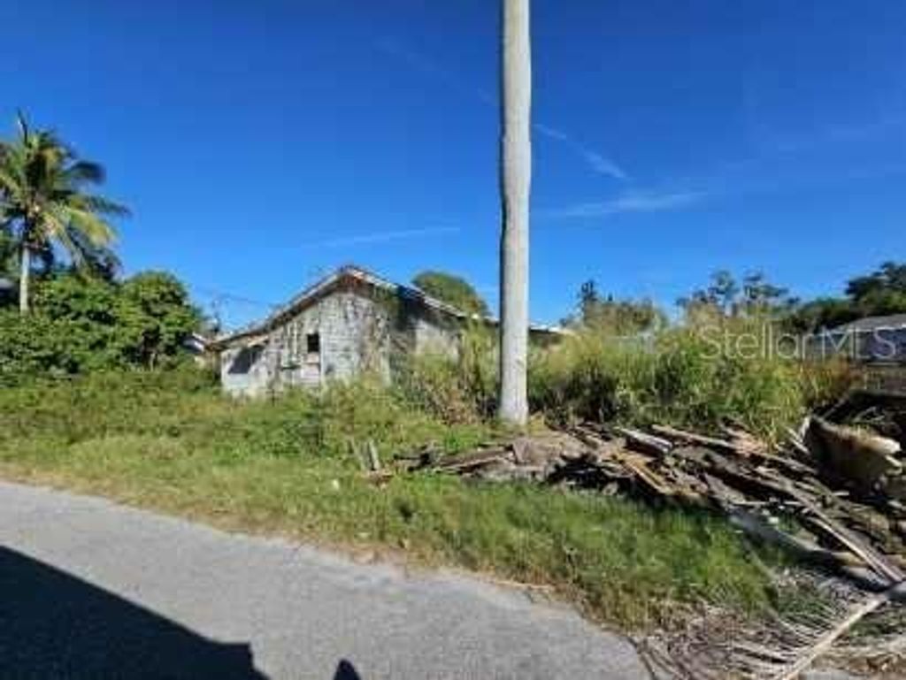 Photo of 530 28th Avenue W, Bradenton, FL 34205 (MLS # A4679007)