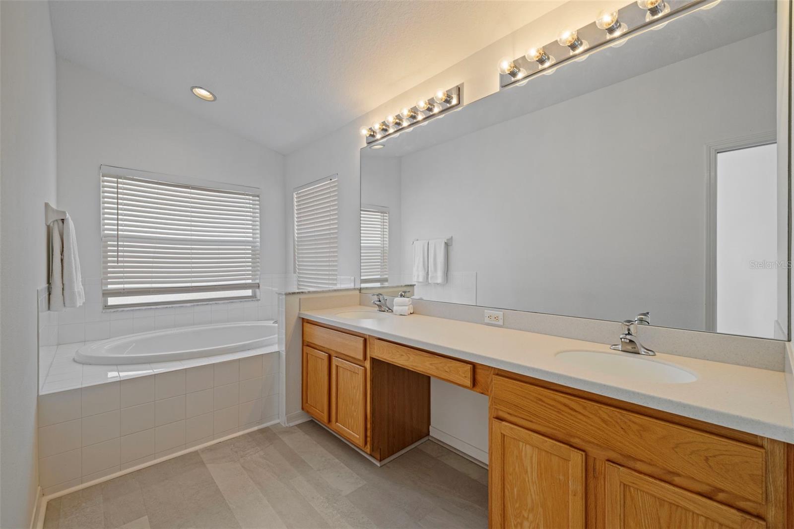 WELLINGTON AT SEVEN HILLS PH11 - Residential