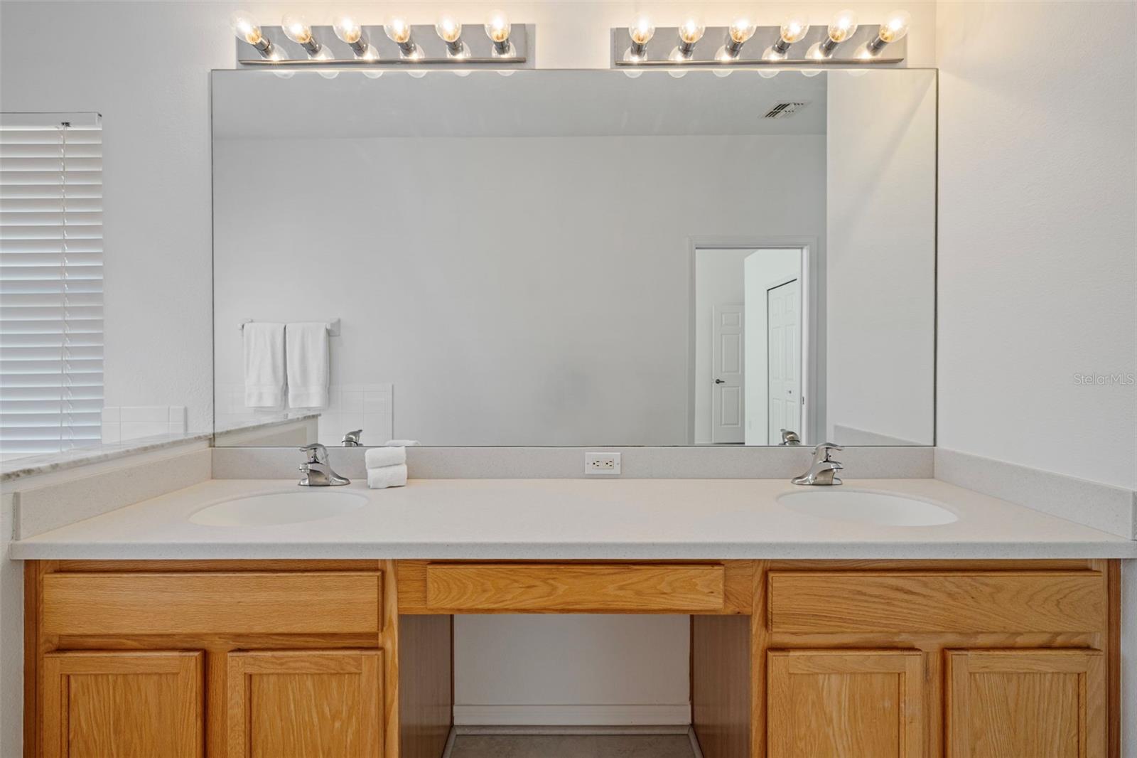 WELLINGTON AT SEVEN HILLS PH11 - Residential