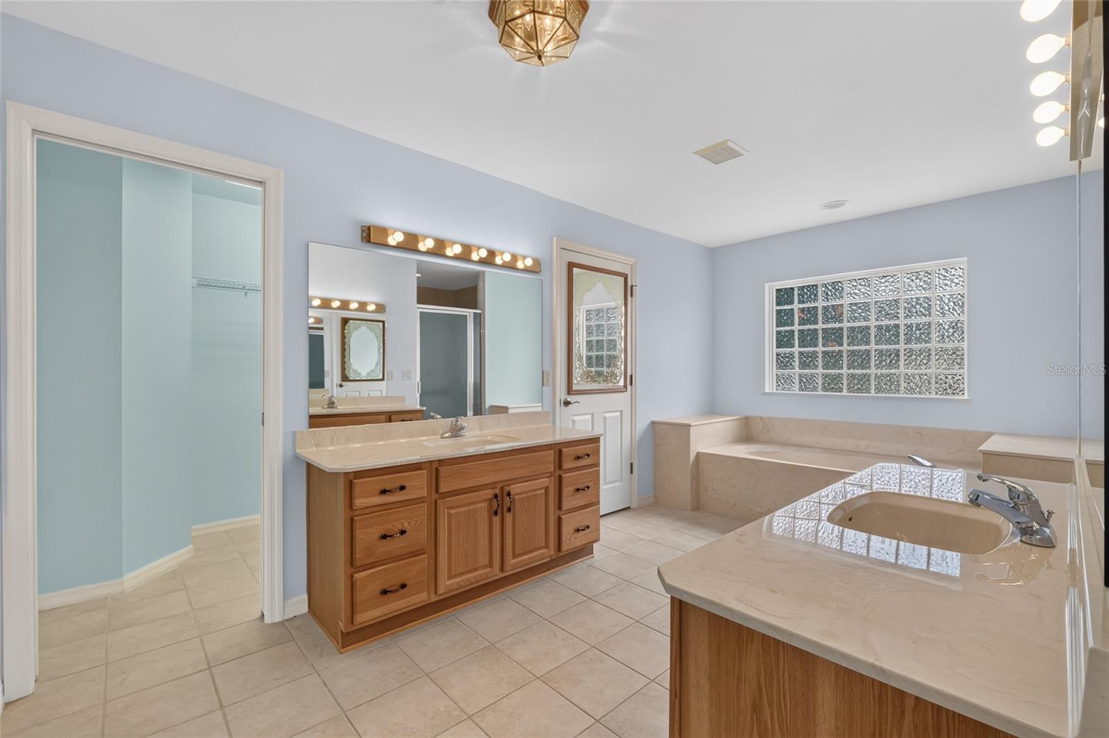 4647 NE 15TH STREET