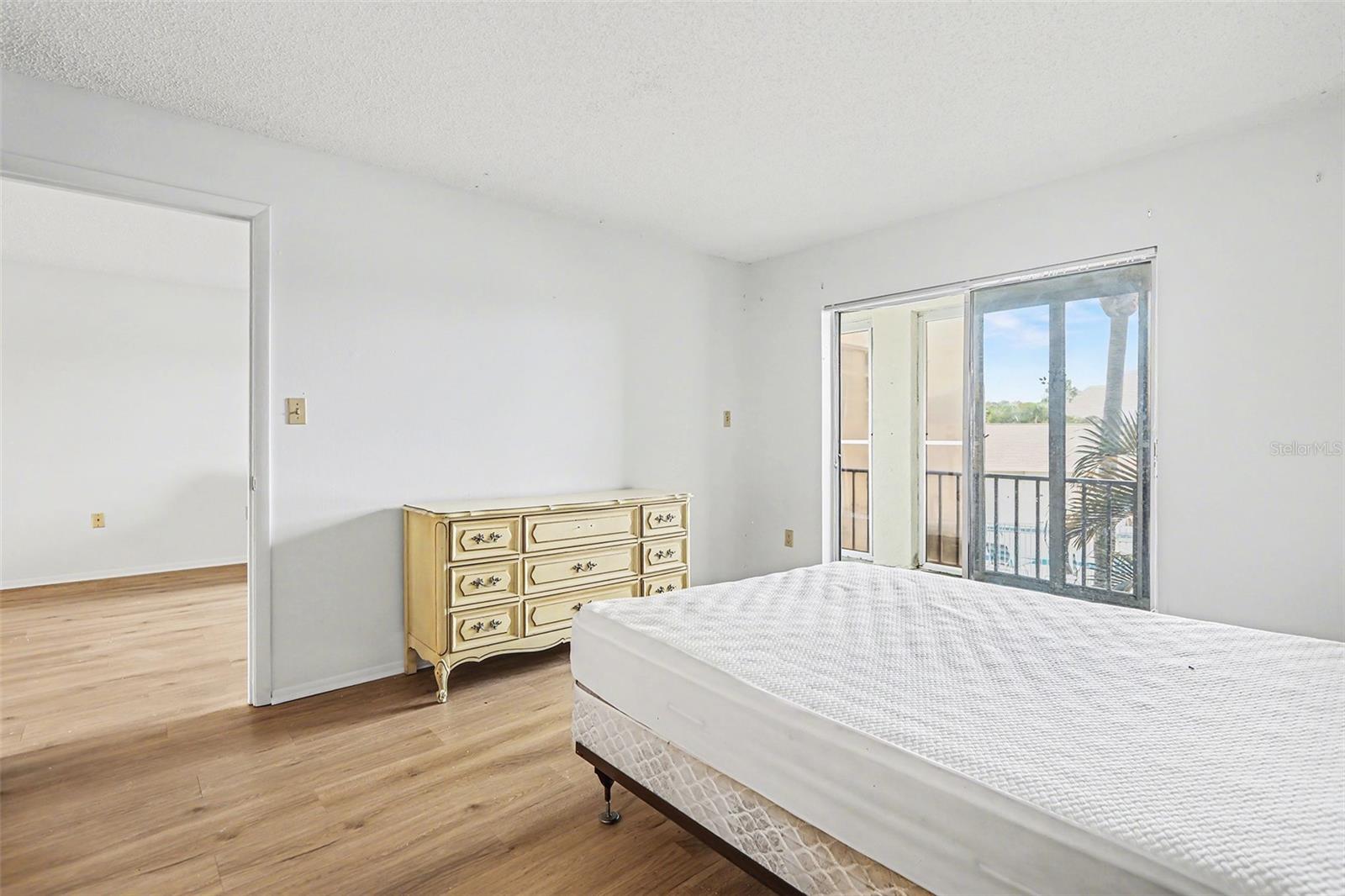 BAYSHORE ON THE LAKE - Residential