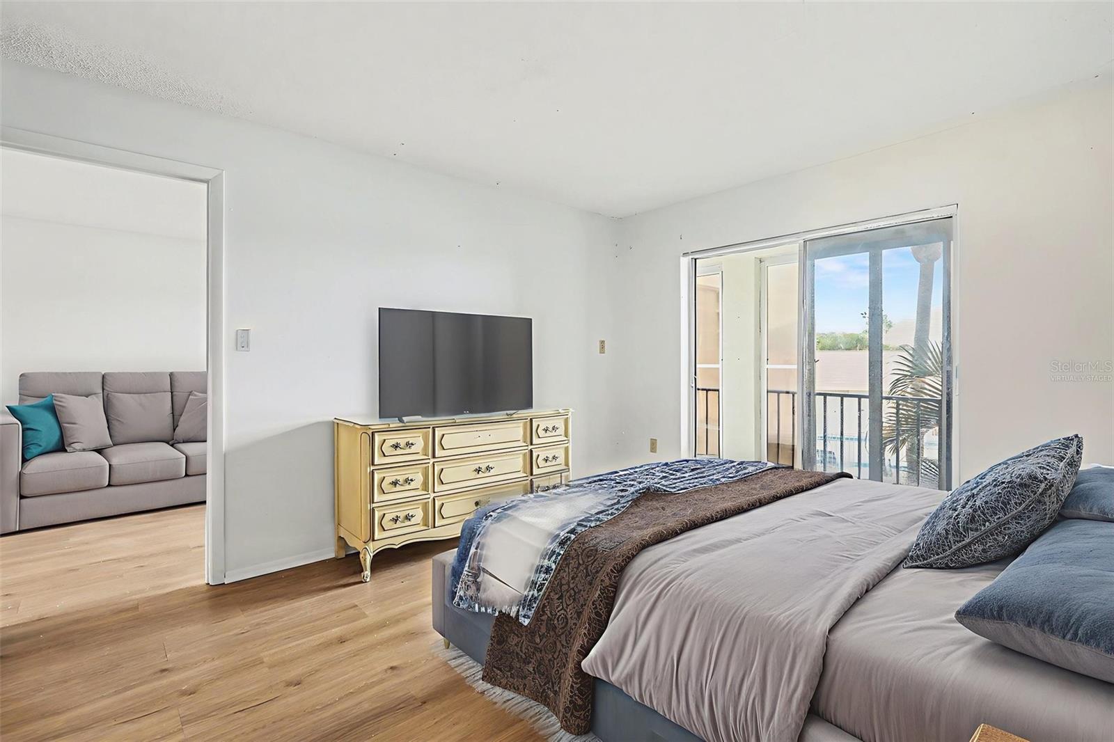 BAYSHORE ON THE LAKE - Residential