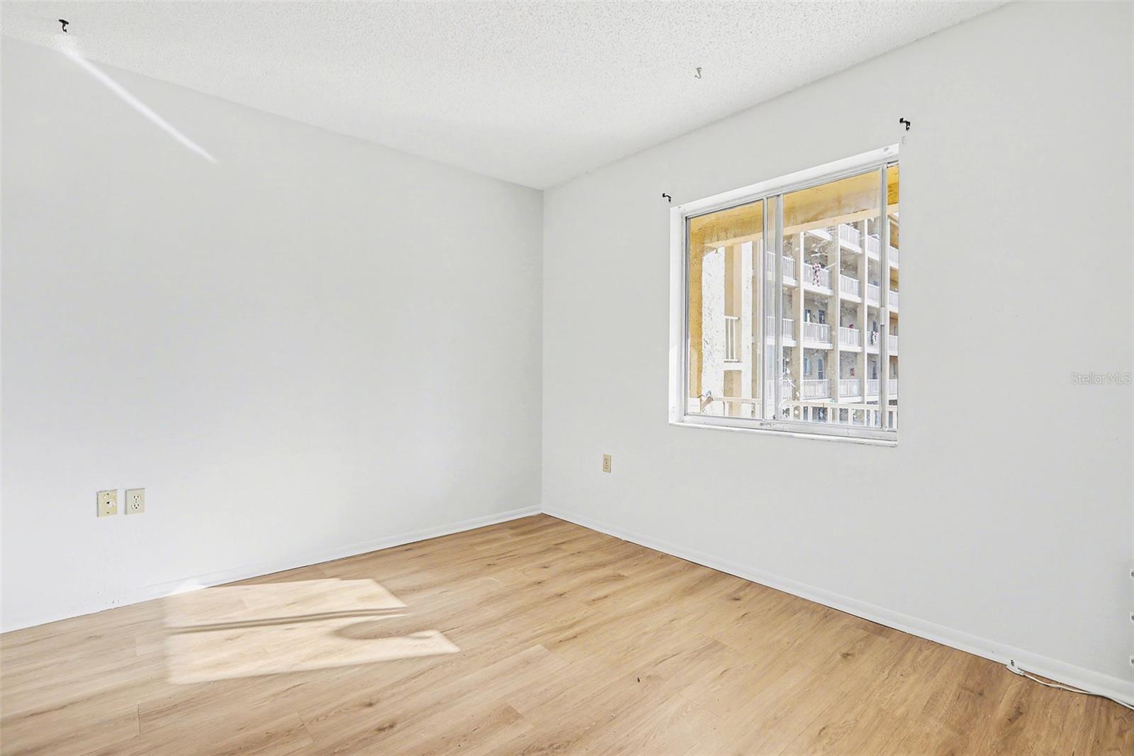 BAYSHORE ON THE LAKE - Residential