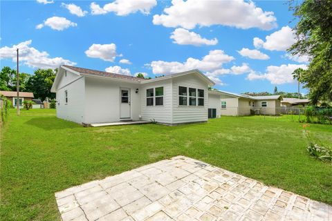 A home in VALRICO