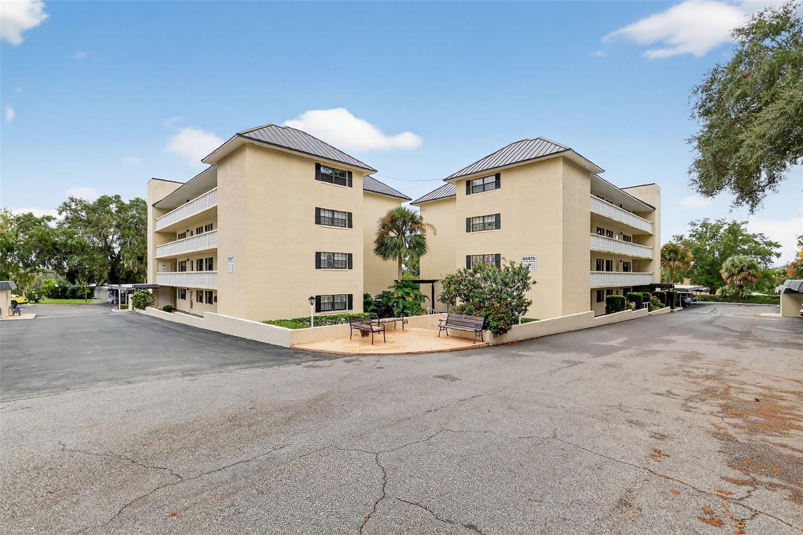 MOUNT DORA SOUTHERN OAKS CONDO - Residential