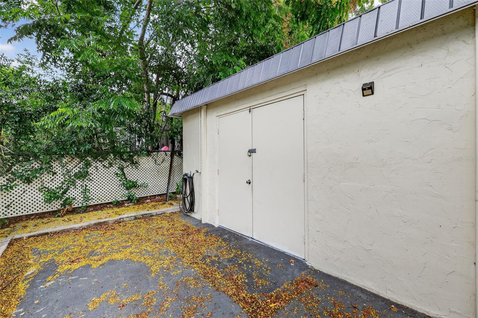 MOUNT DORA SOUTHERN OAKS CONDO - Residential