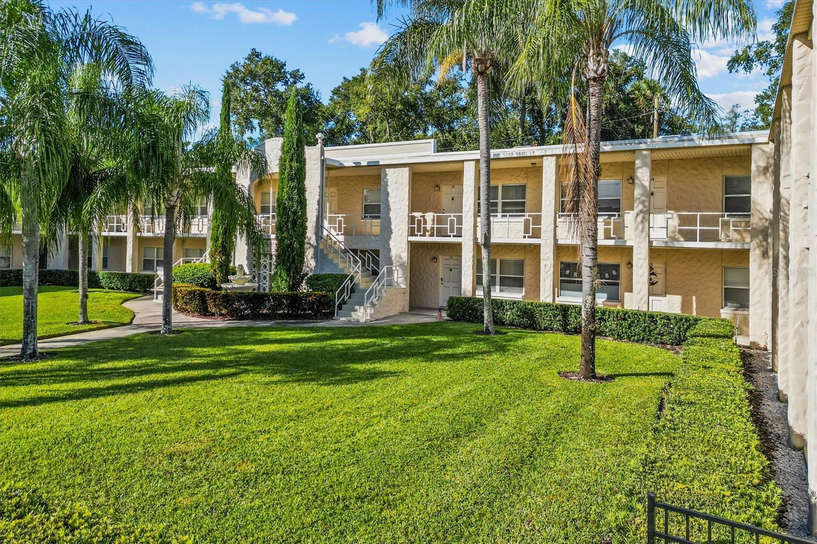 HAMPSHIRE/LK IVANHOE CONDO - Residential