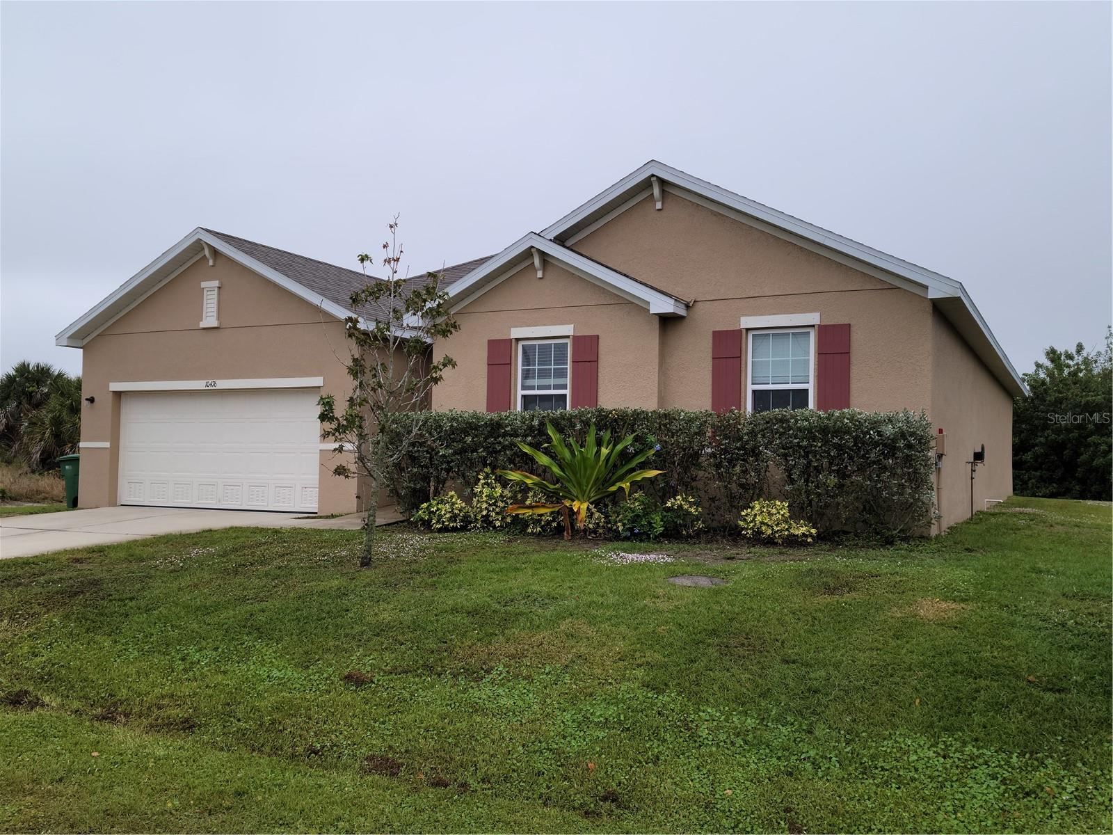 Beautiful and spacious 2,101 sf with 4 bedrooms, 2 baths, 2 car garage home in South Gulf cove. Tile throughout main living area and carpet in the bedrooms. Open floor plan concept. Plenty of cabinets in the kitchen, stainless steel appliances, plus a pantry. Washer/dryer included. Enjoy nature's beauty from your own private lanai.
