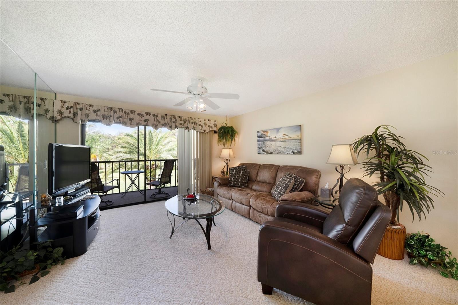 124 W CYPRESS COURT