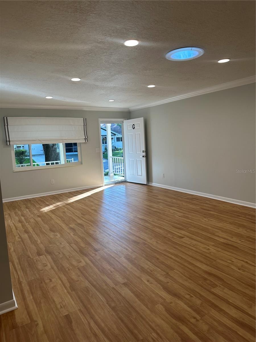 ON TOP OF THE WORLD - Residential