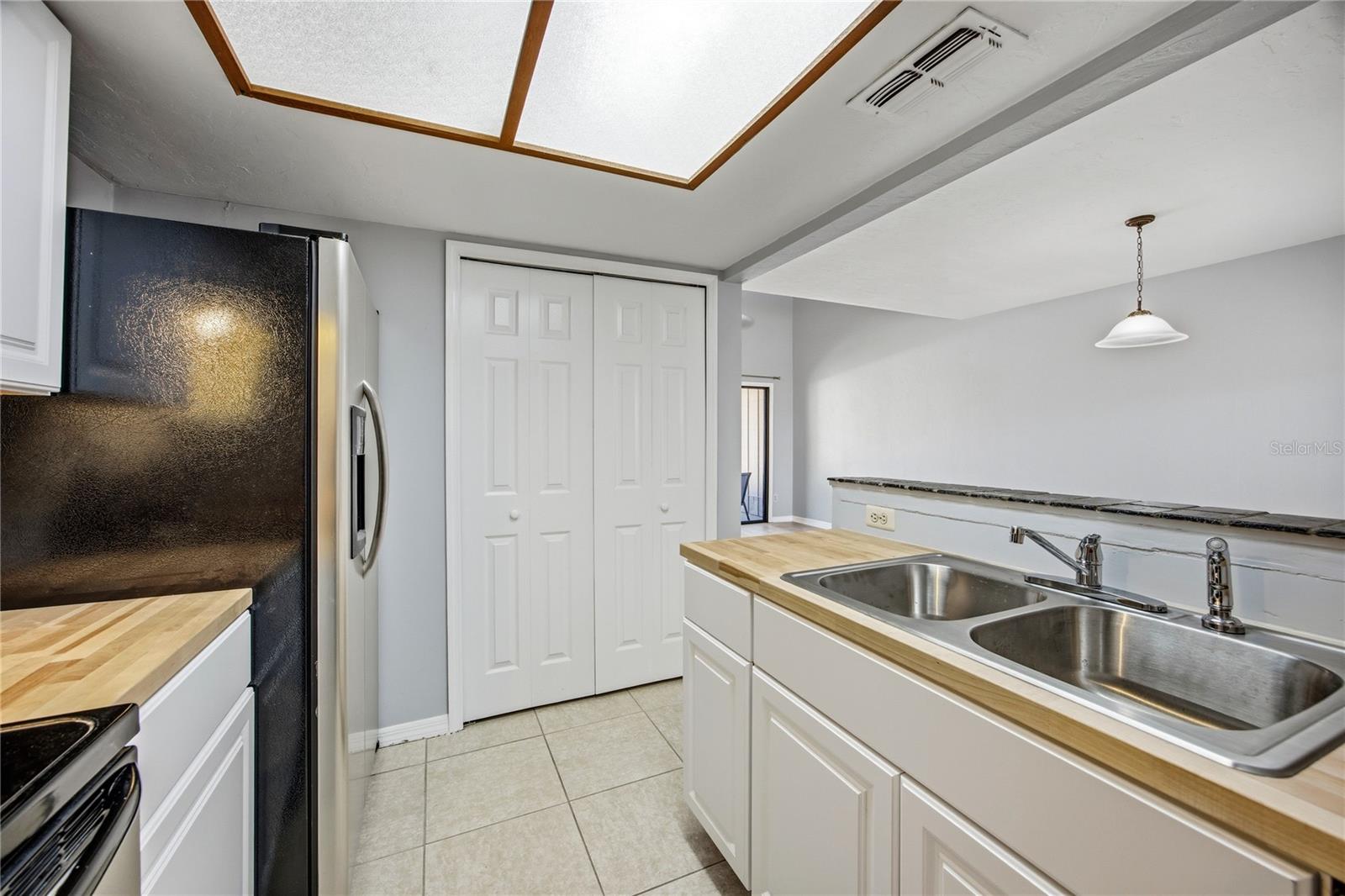 WOODSIDE VILLAS - Residential