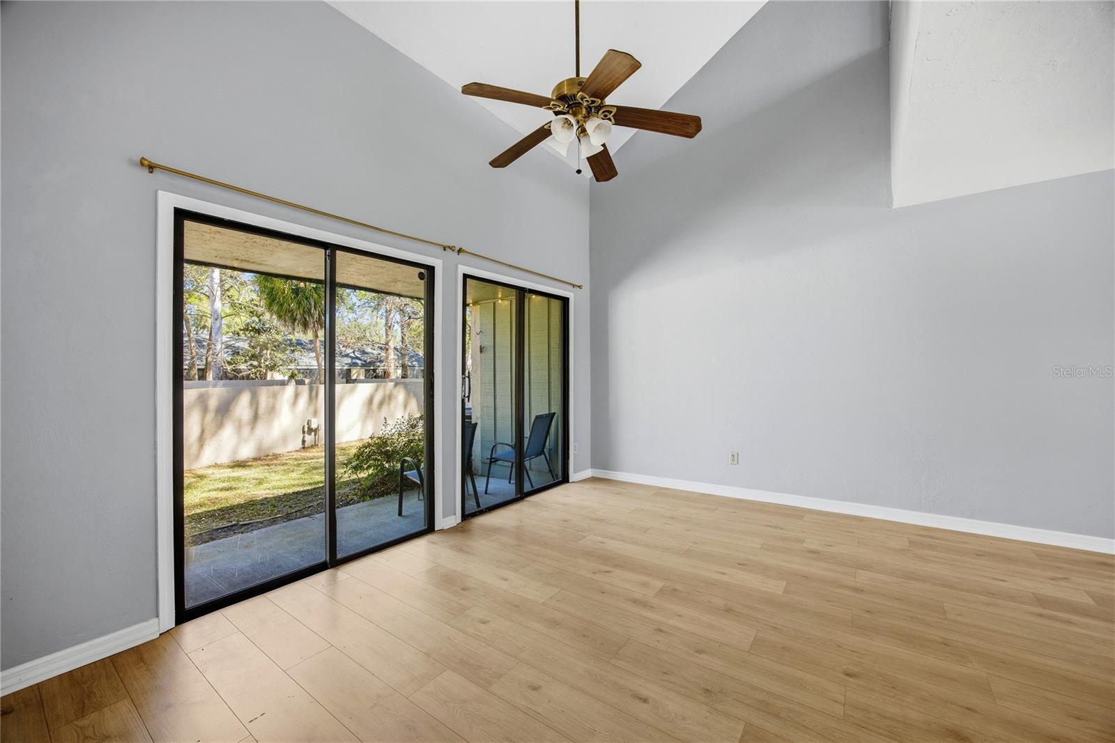 WOODSIDE VILLAS - Residential