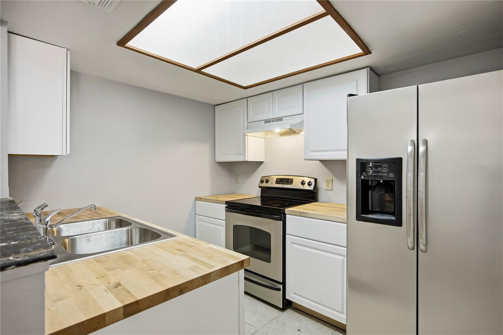 WOODSIDE VILLAS - Residential