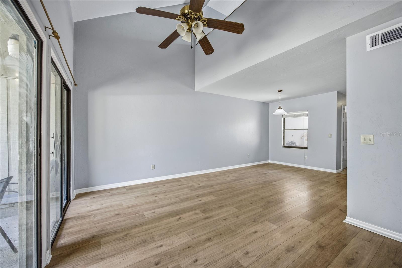 WOODSIDE VILLAS - Residential