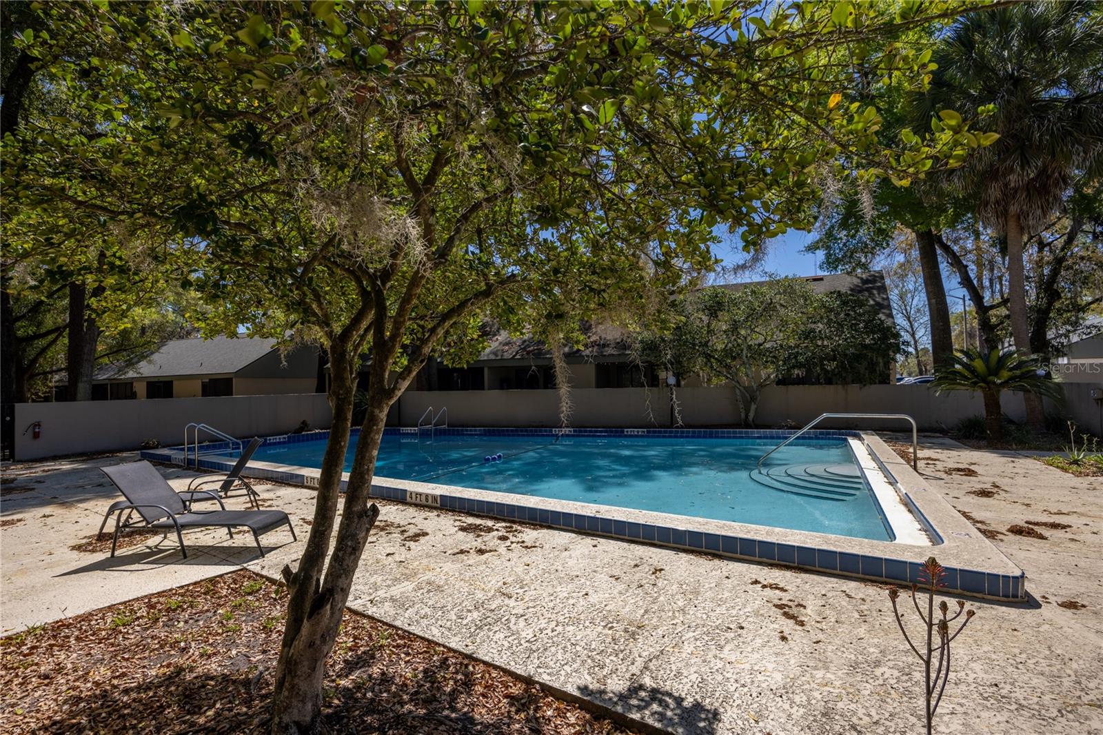 WOODSIDE VILLAS - Residential