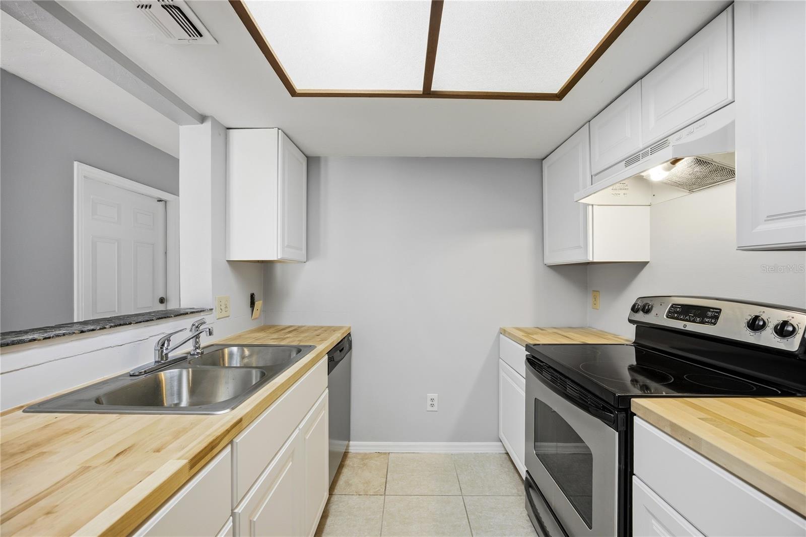 WOODSIDE VILLAS - Residential